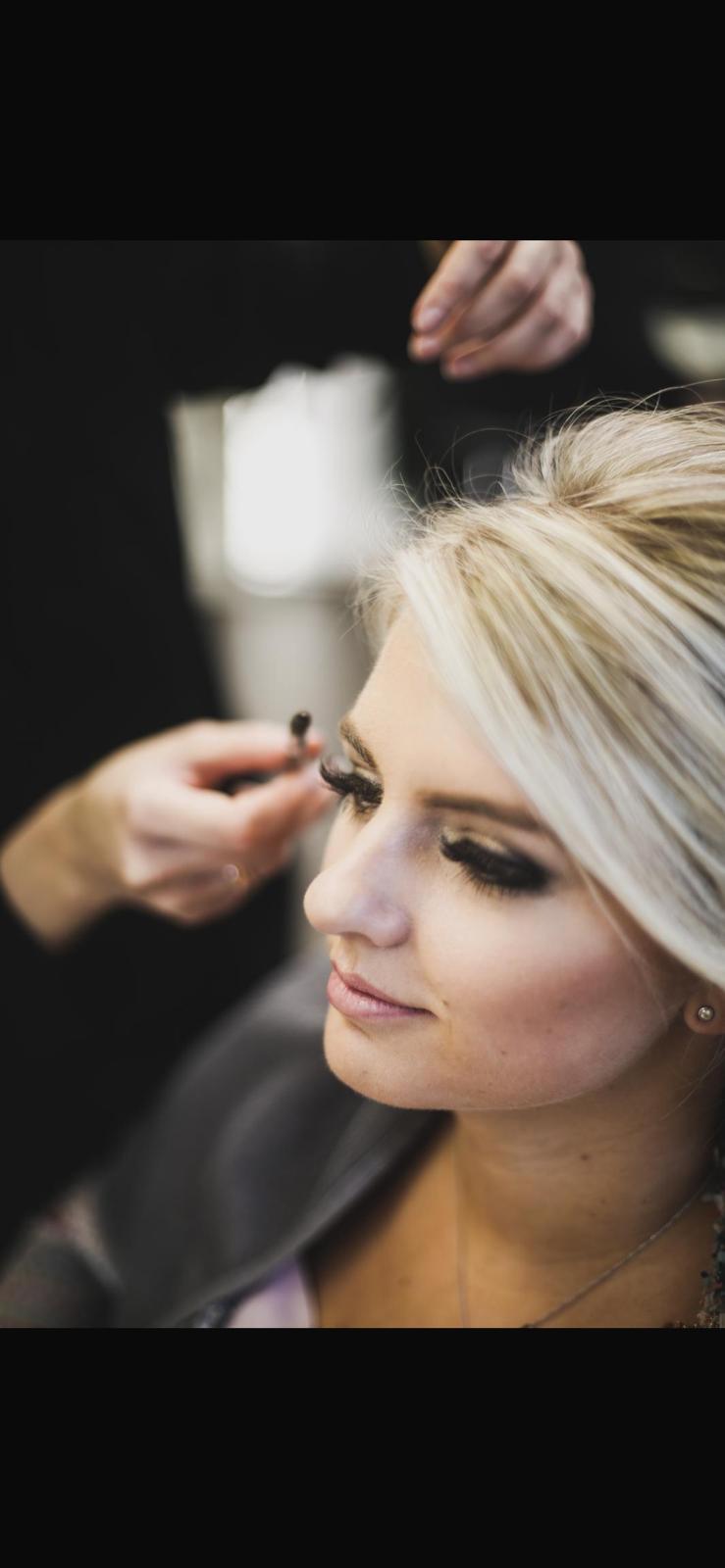 Make-up Detail beim Braut-Styling